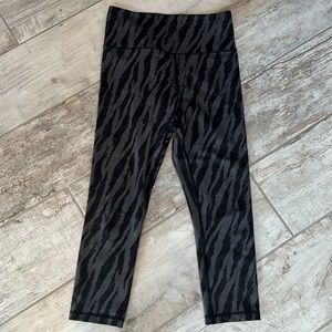 Zyia Gray Sketch Light n Tight Hi-rise Capri 20" RC